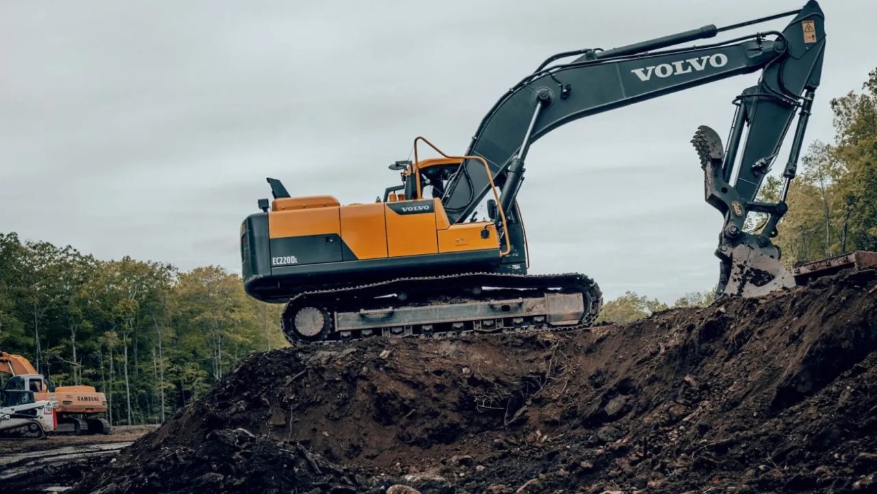 Ile pali koparka na godzinę? Poznaj zaskakujące zużycie paliwa