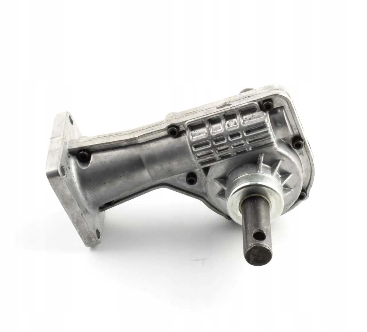 Ile oleju do przekładni glebogryzarki? Sprawdź, aby uniknąć problemów