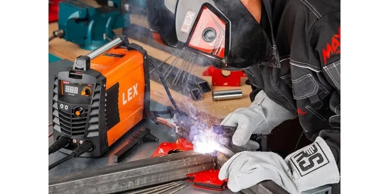 Jaką spawarkę wybrać do domu? Kluczowe wskazówki i porady