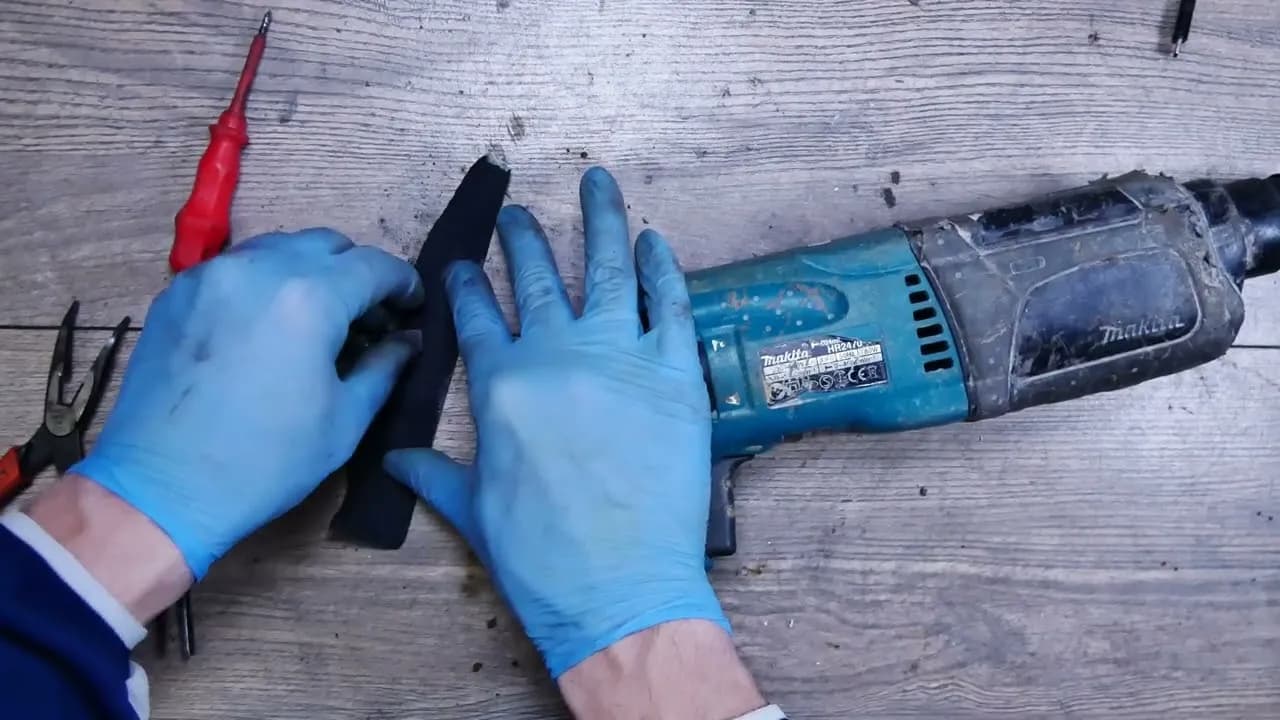 Jak bezpiecznie rozebrać Makita HR2470 i uniknąć uszkodzeń