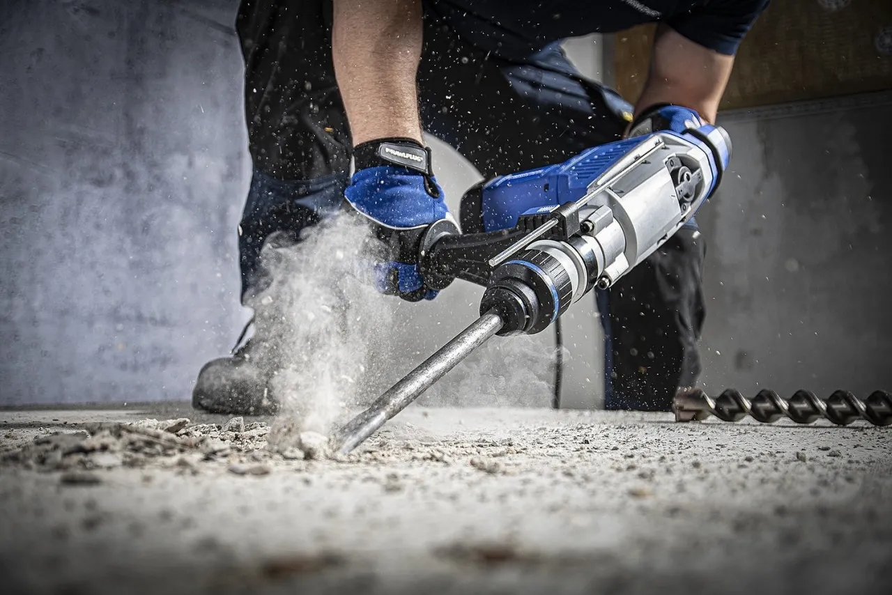 Jak działa udar w wiertarce i dlaczego warto go znać?